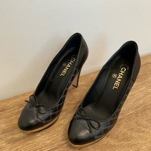 Authentic Chanel Lambskin Pumps Black 38.5